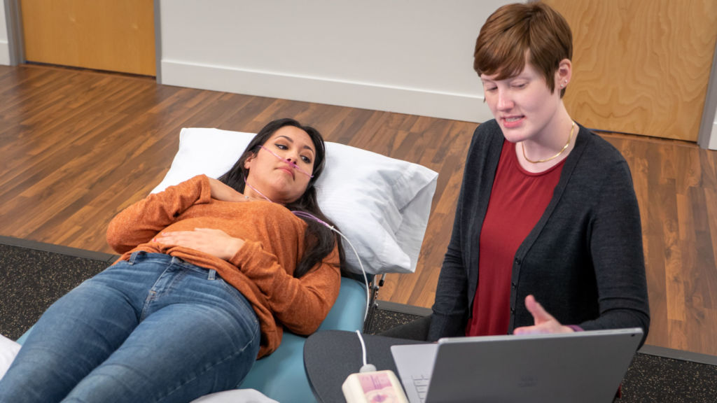 a PT assesses a patient for breathing pattern mechanics