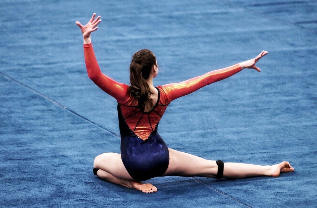 gymnast floor routine pose