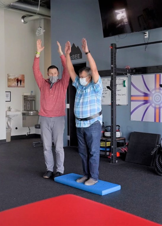 physical therapist works with a patient on balance exercises for vestibular therapy
