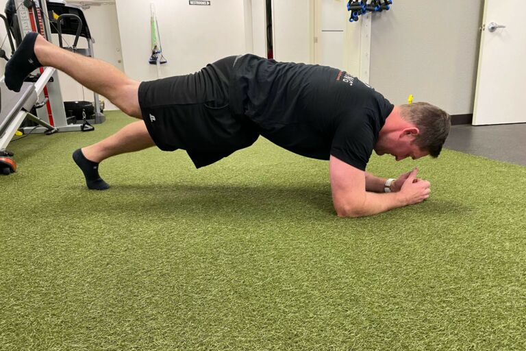 plank w/ hip extention