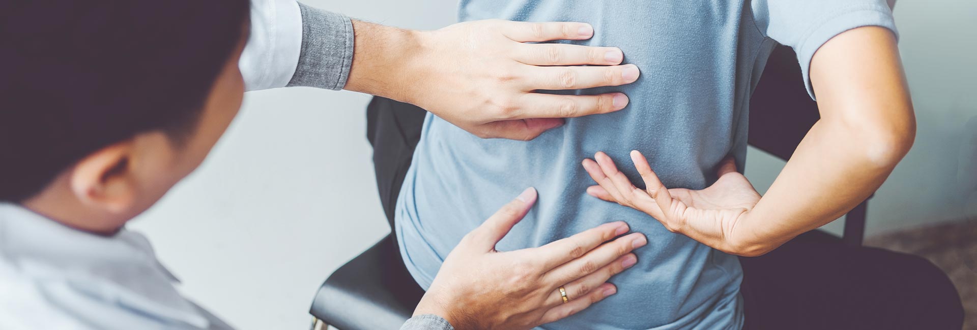 physical therapist evaluates a patient for low back pain