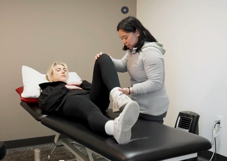 patient works with a Physical Therapist to assess a knee problem